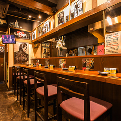 カウンター8席ございます。