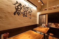 店内奥に10から12名様用の個室が2つございます。