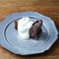 料理メニュー写真 カプリ島伝統のチョコレートケーキ　トルタ・カプレーゼ