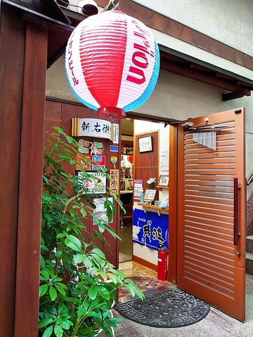 アットホームな店内で、リーズナブルに本格沖縄料理を味わえます。