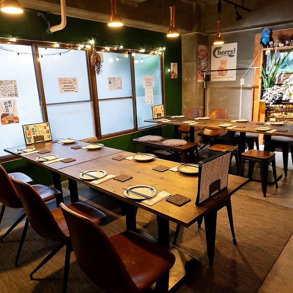 貸切時　テーブルのみの場合18名様から20名様　カウンター使用時23名様　立食等のご提案も可能です♪