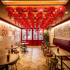 餃子　小籠包　福包酒場　横浜西口店の雰囲気1