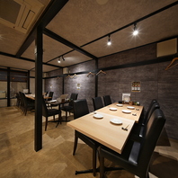 デート～ご宴会まで幅広いシーンで使える落ち着いた店内