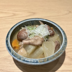 じっくり煮込んだ塩鶏もつ煮込み