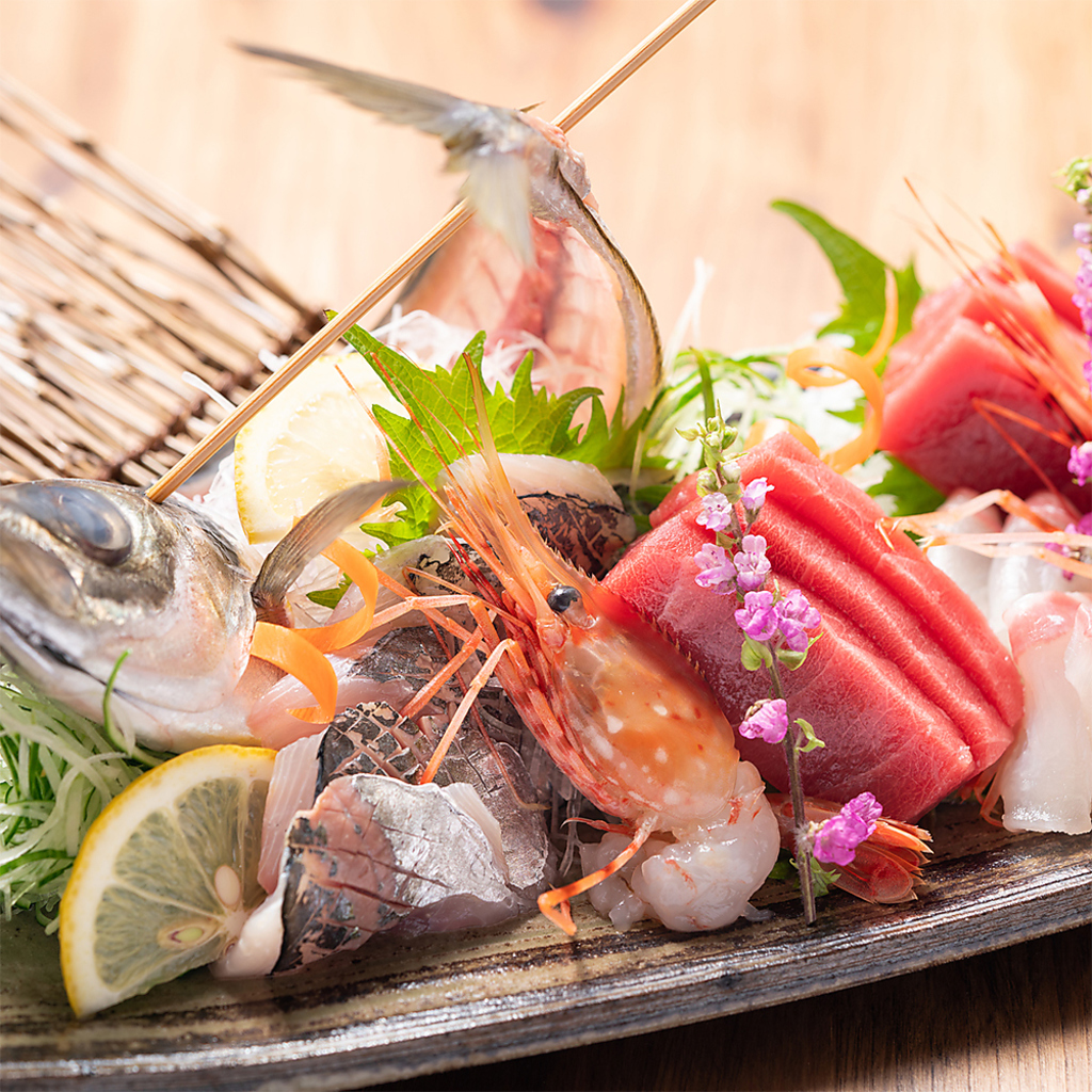 【漁港直送】鮮度にこだわった鮮魚メニューを豊富にご用意！ドリンクメニューも充実しております☆ 
