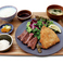 牛たん焼きとアジフライ定食　ご飯・味噌汁・小鉢・サラダ・漬物付