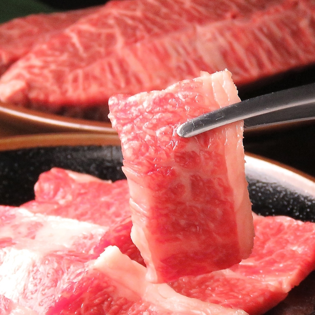 おいしいお肉と一緒に生ビールも飲める100分飲み放題やお子様に嬉しいドリンクバーもございます！