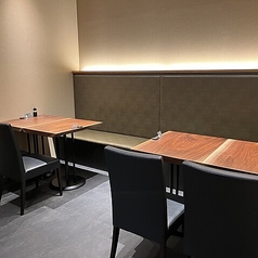 広めに作られた半個室のお席です。半個室席は最大8名様までご利用いただけます。