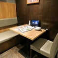 【2名様～4名様向けのテーブル席】お仕事帰りや少人数でのご宴会にぴったりなお席です。
