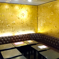 大型のスクリーンを導入しているお部屋もございます♪