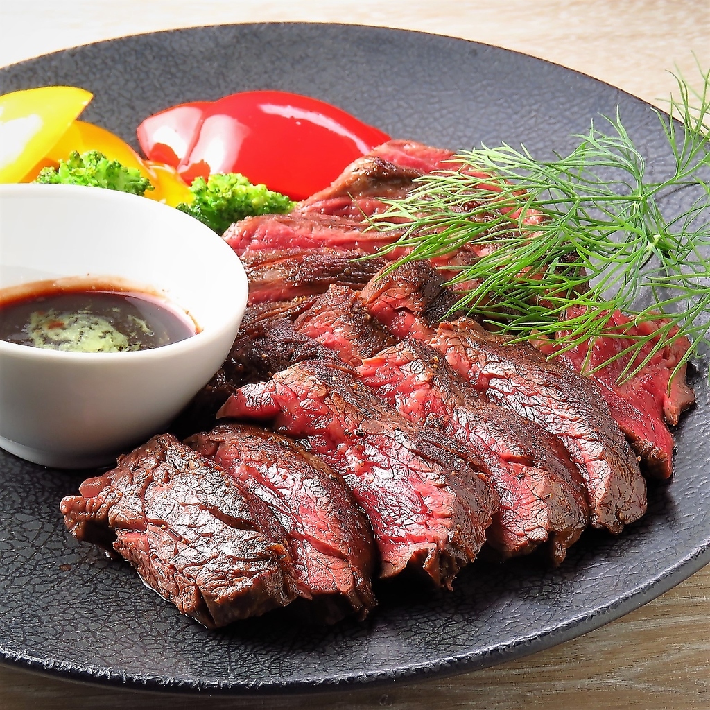 赤ワインとの相性◎産地にこだわったステーキはお肉本来の旨味をご堪能いただけます♪