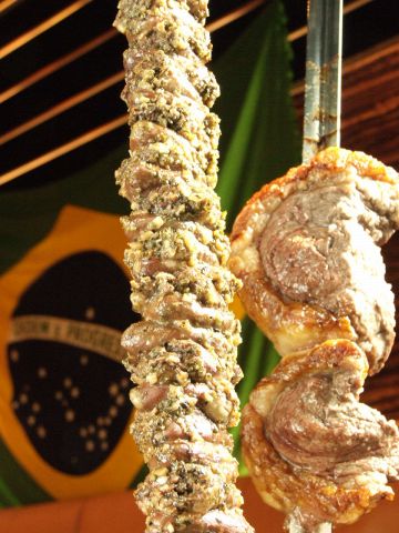 VnXJA L{ churrascaria Quebom!