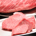 【焼肉すぅ】は、リーズナブルな価格で上質なお肉をお楽しみいただけます！新鮮な食材と豊富なメニューが自慢になります！炭火でジューシーに焼き上げ、会社宴会や飲み会にご利用ください！