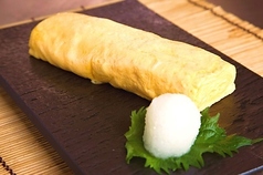 名物の鉄板で巻くだし巻き玉子