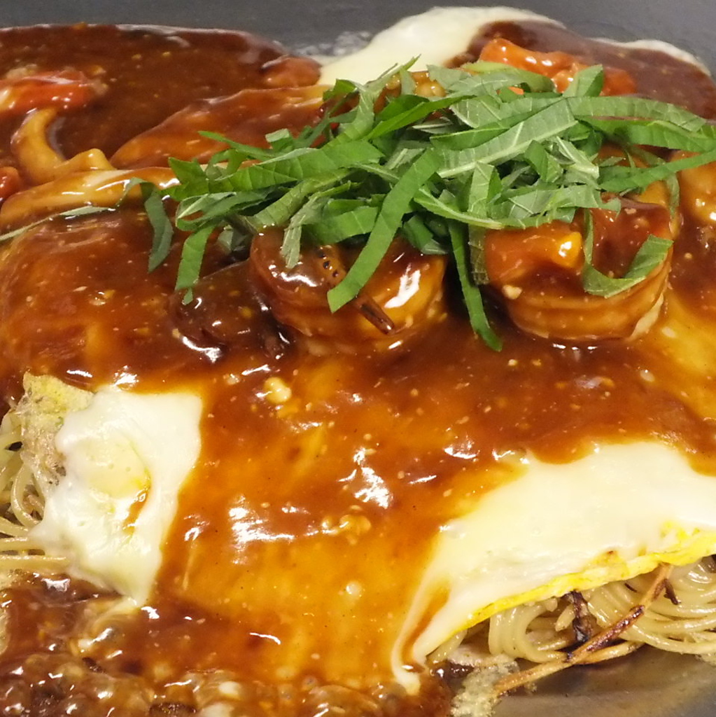 具だくさんの海鮮ソースと、とろ～りチーズがたまらない「スペシャル焼き」1650円