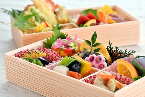 宴会・同窓会・法事に会席料理、高級弁当、鍋、居酒屋料理をお楽しみ下さい。