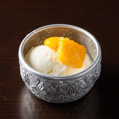 ココナッツアイス～マンゴー添え～