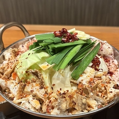 ピり辛に仕上げた赤かすもつ鍋(一人前)