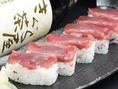 新鮮な魚介を使った押し寿司は人気料理！！