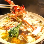 この時期ならではの伊勢海老鍋をご提供させて頂いています。数に限りがございます。