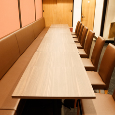 テーブル席は連結できるので、16名前後のご宴会も横並びで可能です♪
