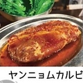 料理メニュー写真 ヤンニョムカルビ　サンチュ付き