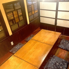 和の雰囲気漂う空間で、当店自慢の美味しいお酒とお料理を楽しむ。大人数でのご宴会予約も承っております。人数やお席などの詳細は店舗までお気軽にお問合せください。