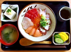 魚衛門のおすすめ海鮮丼[1000円]