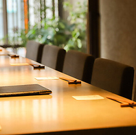 お一人様やデートなどに最適なカウンター席。