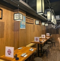 多様なシーンに対応するテーブル席！