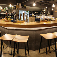 お一人様でも楽しめるカウンター席