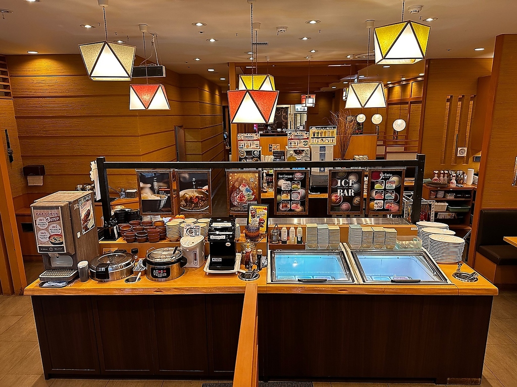 ラムネアイスはお子様に超人気、ブルーベリーチーズアイスは１番人気！ 全11種！かき氷機も新登場！