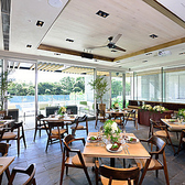 店内は全席禁煙になっております。施設内に喫煙室有りますのでおタバコ吸われる方も是非！