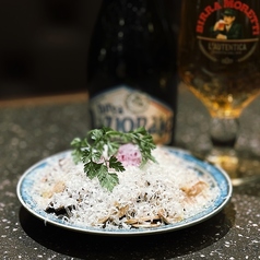 生マッシュルームと削りパルミジャーノのサラダ