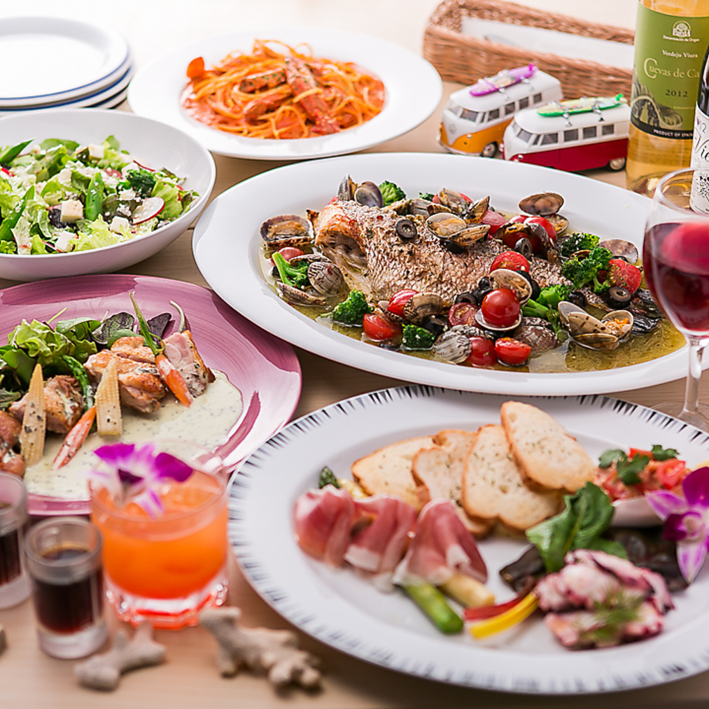 コースは全3種。全て2時間飲み放題付⇒女子会コース4000円/定番コース4000円/プレミアムコース5000円