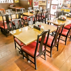 ≪2～4名様用テーブル席≫お一人様でのご来店、お連れ様とサク飲み・サク飯にも最適♪本場中国人シェフによる中華をご堪能ください。