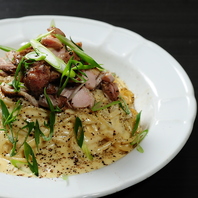 【豊富な経験をもつ実力派シェフがおりなす料理の数々】