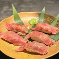 料理メニュー写真&nbsp;《名物》黒毛和牛の炙り肉の寿司　5貫