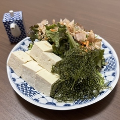 島豆腐と海ぶどうのサラダ