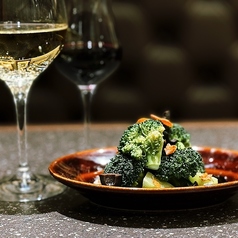 黒オリーブとブロッコリーのアンチョビマリネ