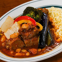 ラム肩肉のスパイス煮込みとクスクス