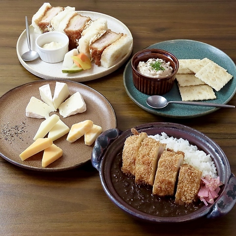 まぐろ問屋プロデュースの味を堪能♪夜はバー営業でお酒を嗜む大人の空間に！