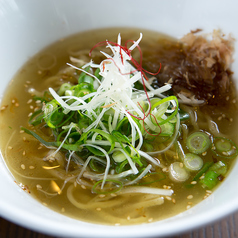 出汁香る鶏ガラ塩ラーメン