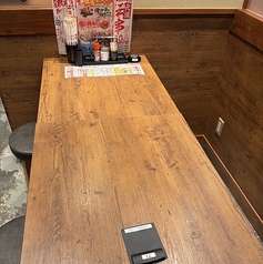 2名様でのお食事はもちろん、グループでのお集まりにもご利用いただけるテーブル席をご用意しております。人数に合わせてお席をご用意いたしますので、ご友人同士や会社のお仲間とのお食事・ご宴会にもぜひご利用ください!
