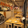 桜木町・日ノ出町で宴会・貸切なら当店にお任せ！見やすいTVモニターを備えた店内は、大人数での歓送迎会や会社宴会にも使い勝手◎です。風が心地よいテラス席も完備し、名物の本格焼鳥や居酒屋メニューを豊富にご用意！広々としたプライベート空間で、仲間とワイワイ盛り上がる最高のひとときをどうぞ。