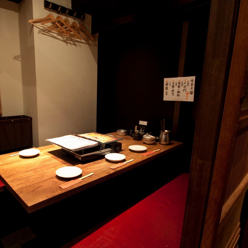 24～28名様までOKの半個室の掘りごたつ席ございます。店舗貸切は最大70名様まで！ご予約受付中