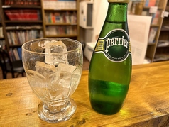 ミネラルウォーター　べリエ３３０　Mineral water Perrier 330