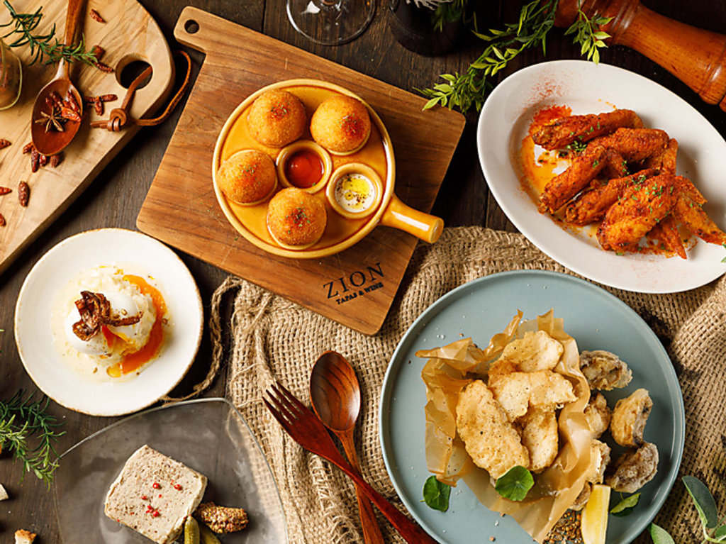 豊富なタパス（スペイン小皿料理）の数々