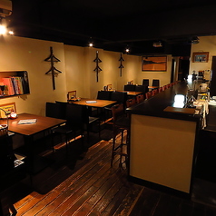 宴会や女子会など様々なシーンにおすすめです♪ダウンライトの落ち着いた店内でゆったりとお過ごしください♪テーブル席は全16席ございます！