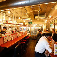 上質で落ち着いた雰囲気の店内◎テーブル席でサク飲みを